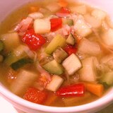 キューブ野菜と餃子の皮のカレースープ